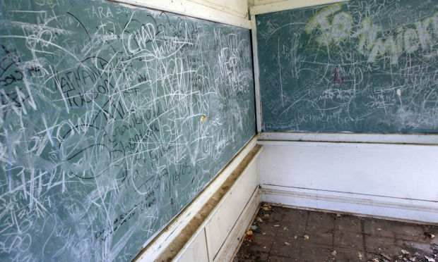 Lochiel schoolhouse